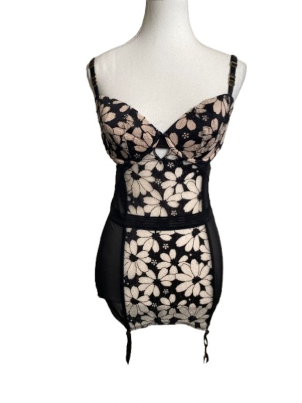VICTORIA'S SECRET | NWT Black & Cream Floral Lace Chemise - 36D